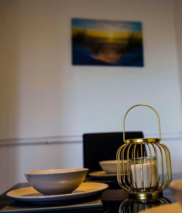 2 Bedrooms -Parking-Very Spacious-Wifi London Eksteriør billede